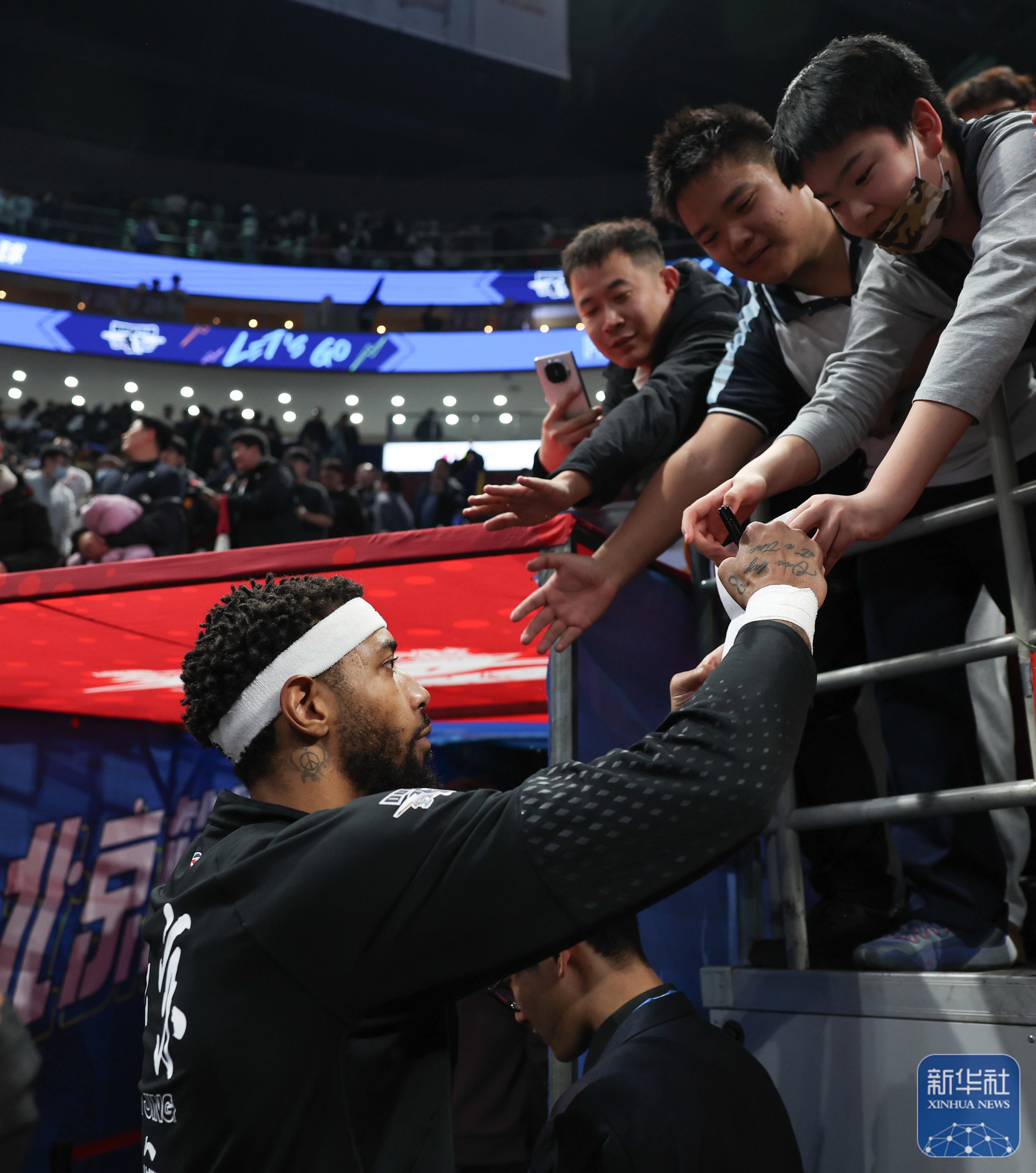 包含上海队在对决北京队的比赛中展现出稳定发挥的词条 包含上海队在对决北京队的比赛中展现出稳定发挥的词条