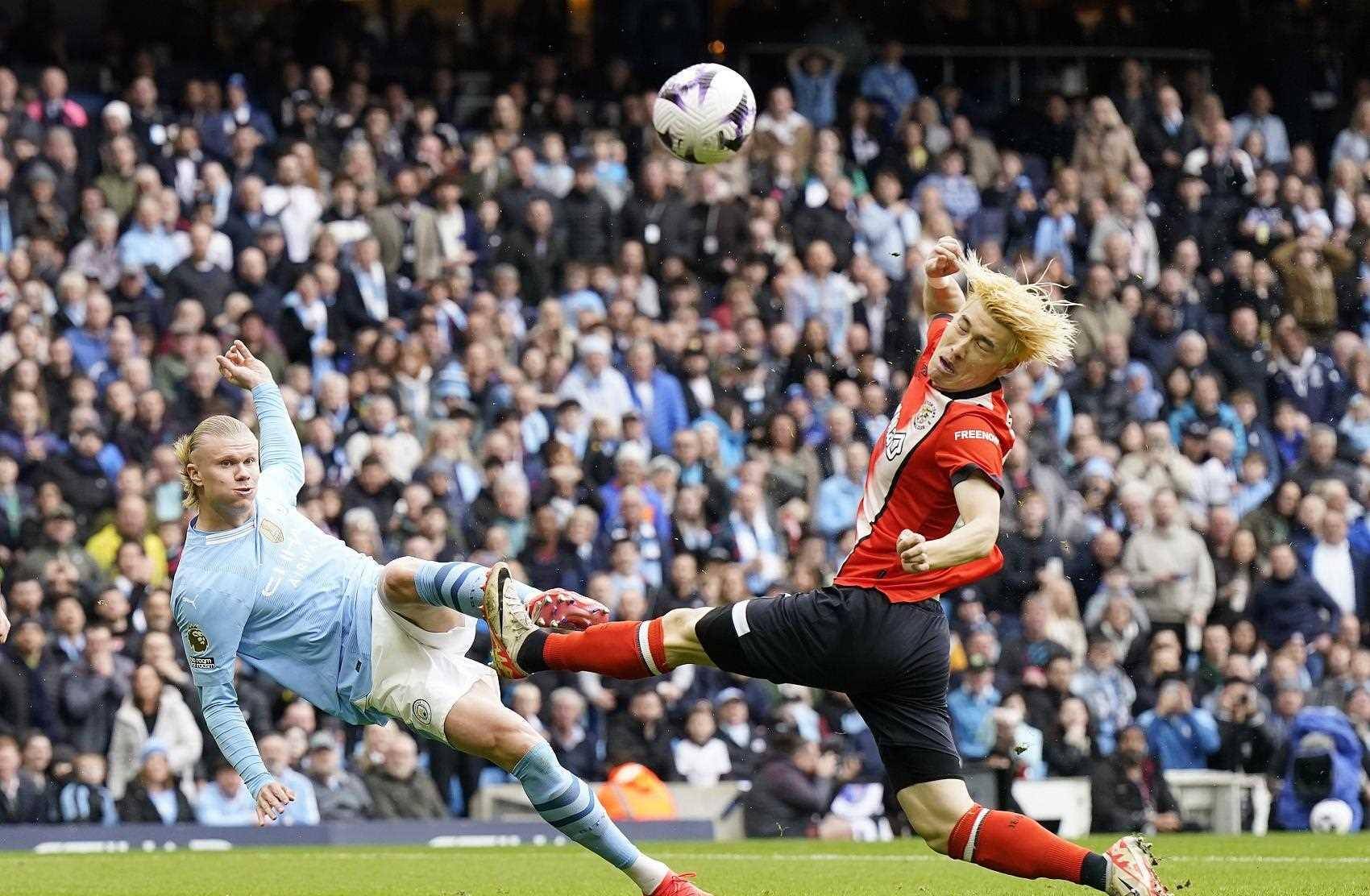 曼联队进攻线持续火爆,大胜对手 曼联队进攻线持续火爆,大胜对手