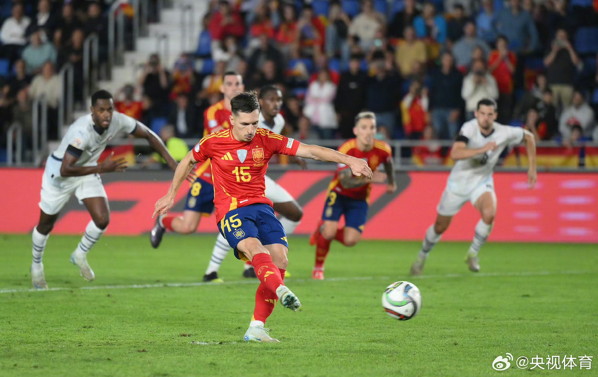 关于强强对话!欧国联赛上演精彩碰撞的信息 关于强强对话!欧国联赛上演精彩碰撞的信息