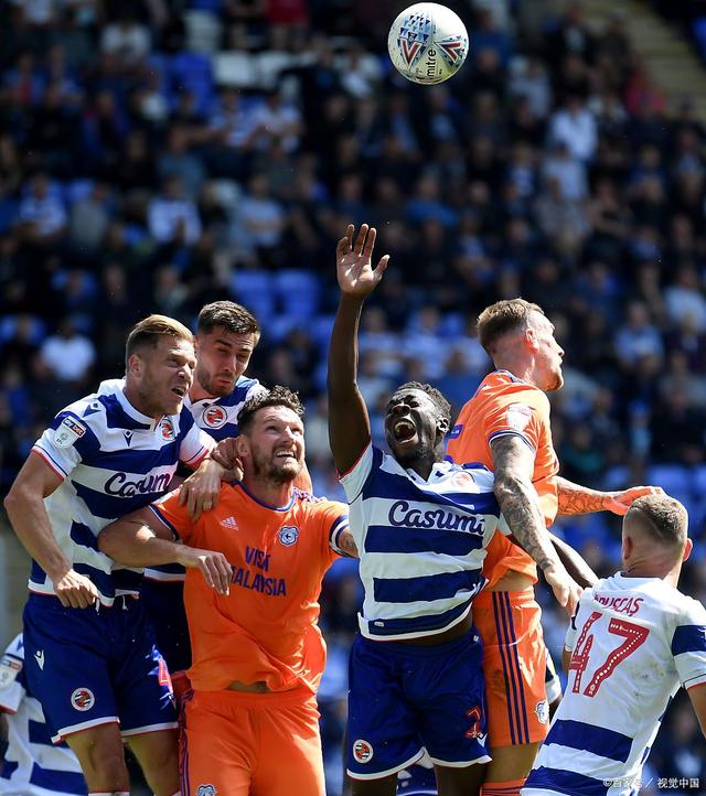 包含激情的表现：一名年轻球员在比赛中表现抢眼的词条