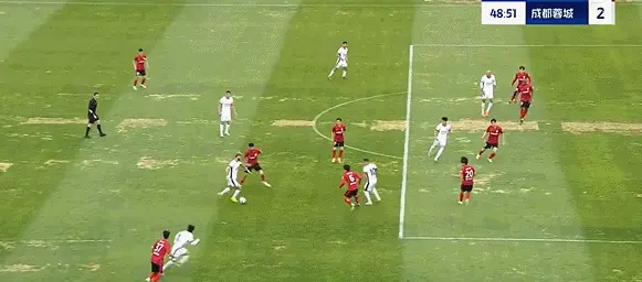 绿城球星破门得分，全队奋战取得胜利