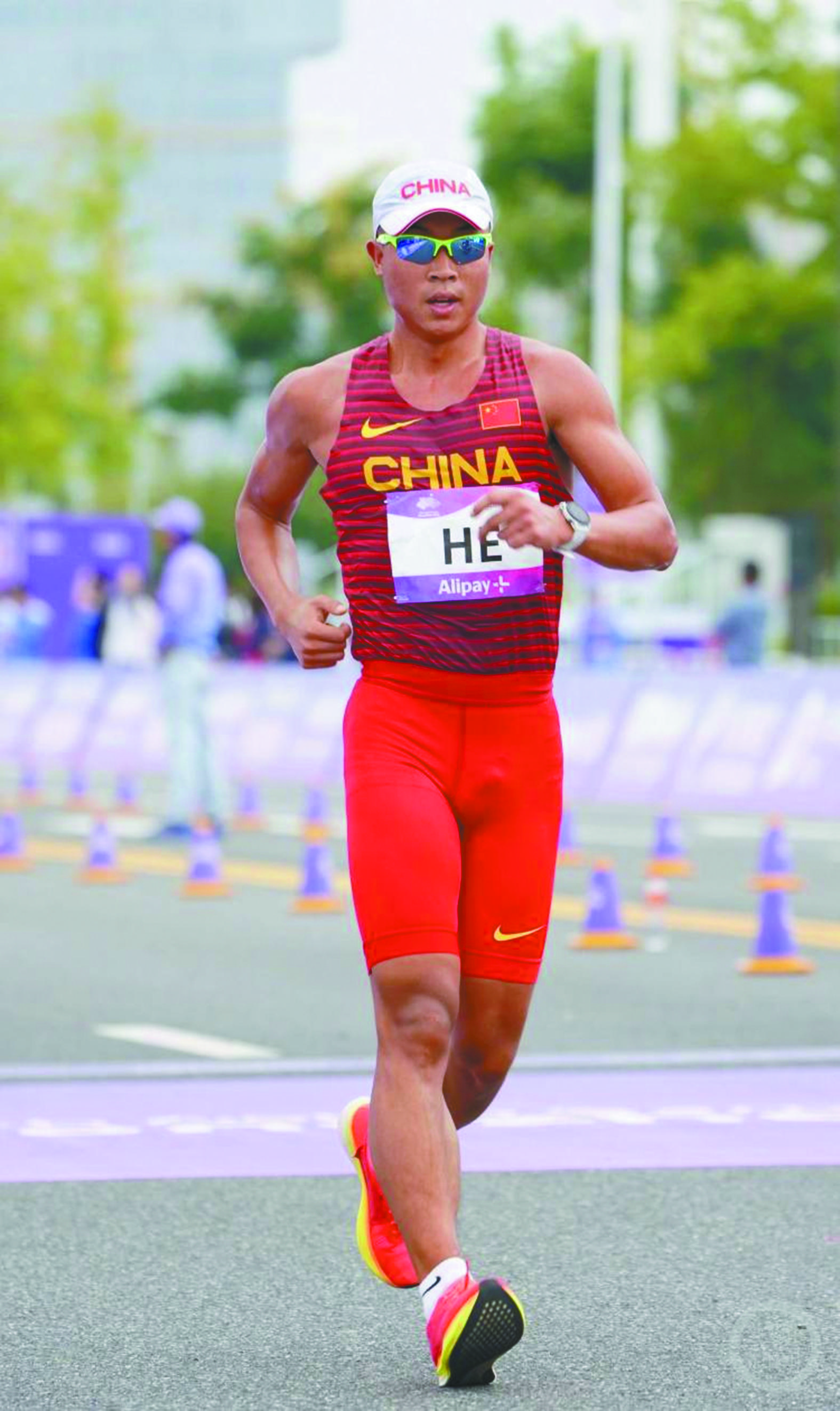 运动员在赛场上展示超高水准的竞技实力