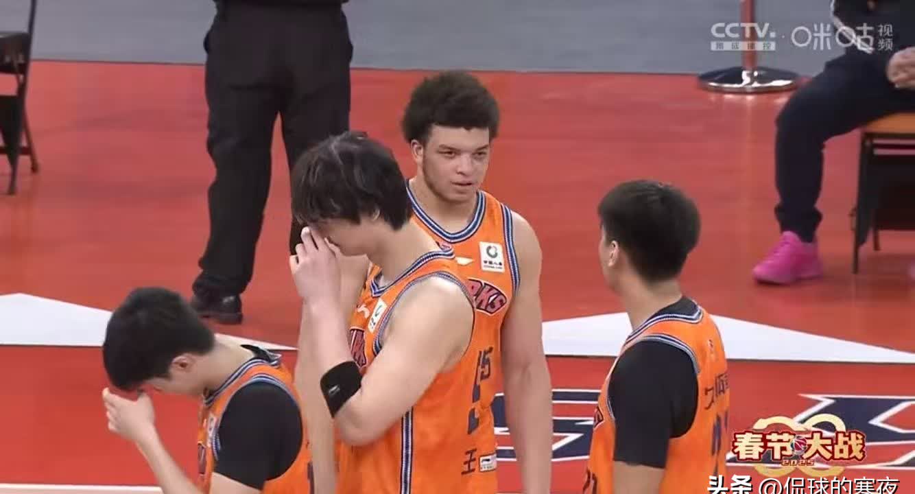 西藏男篮连胜告终,主场负于甘肃队 西藏男篮连胜告终,主场负于甘肃队