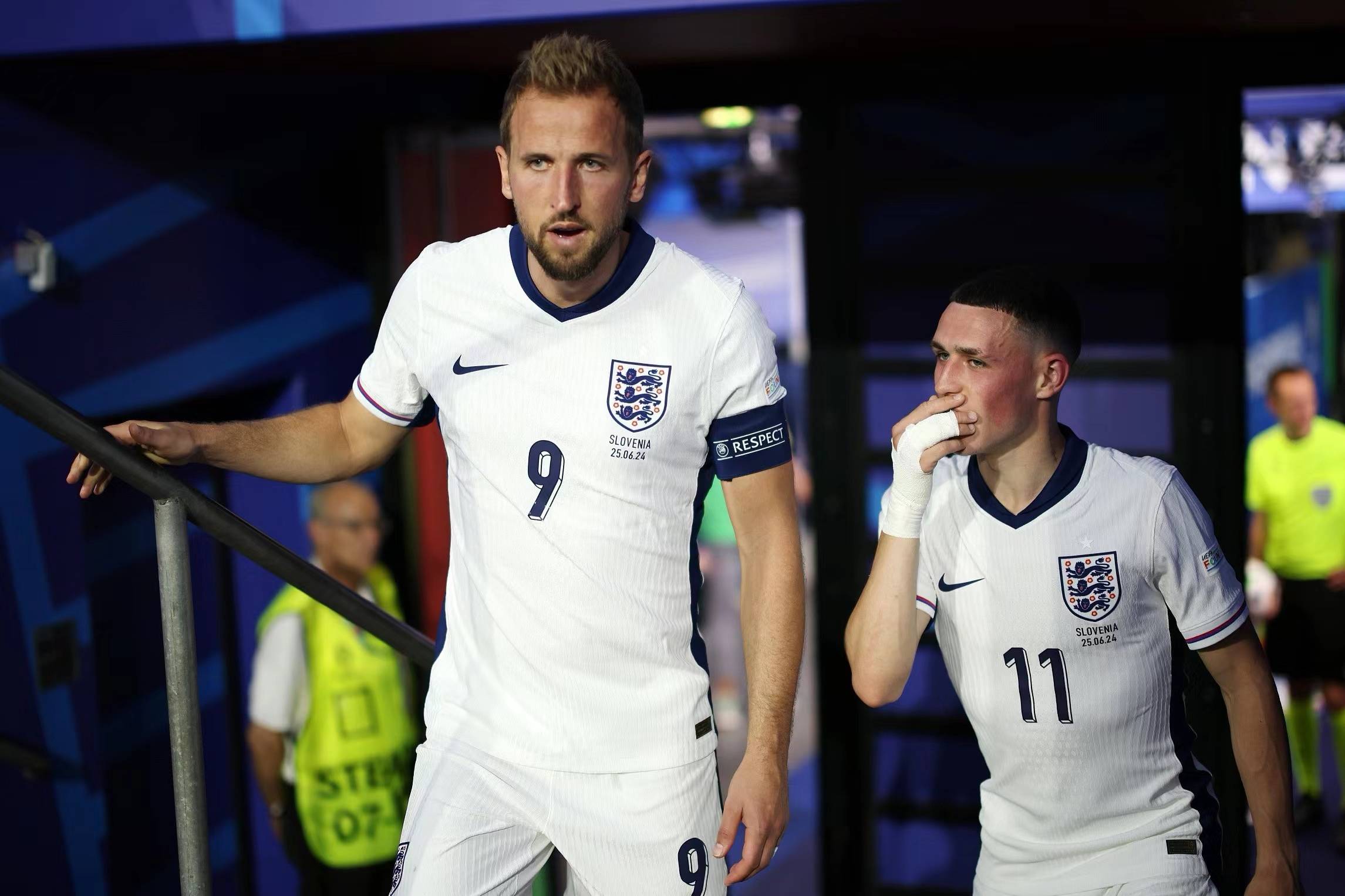 斯洛伐克队在比赛中遭遇不顺，需调整阵容