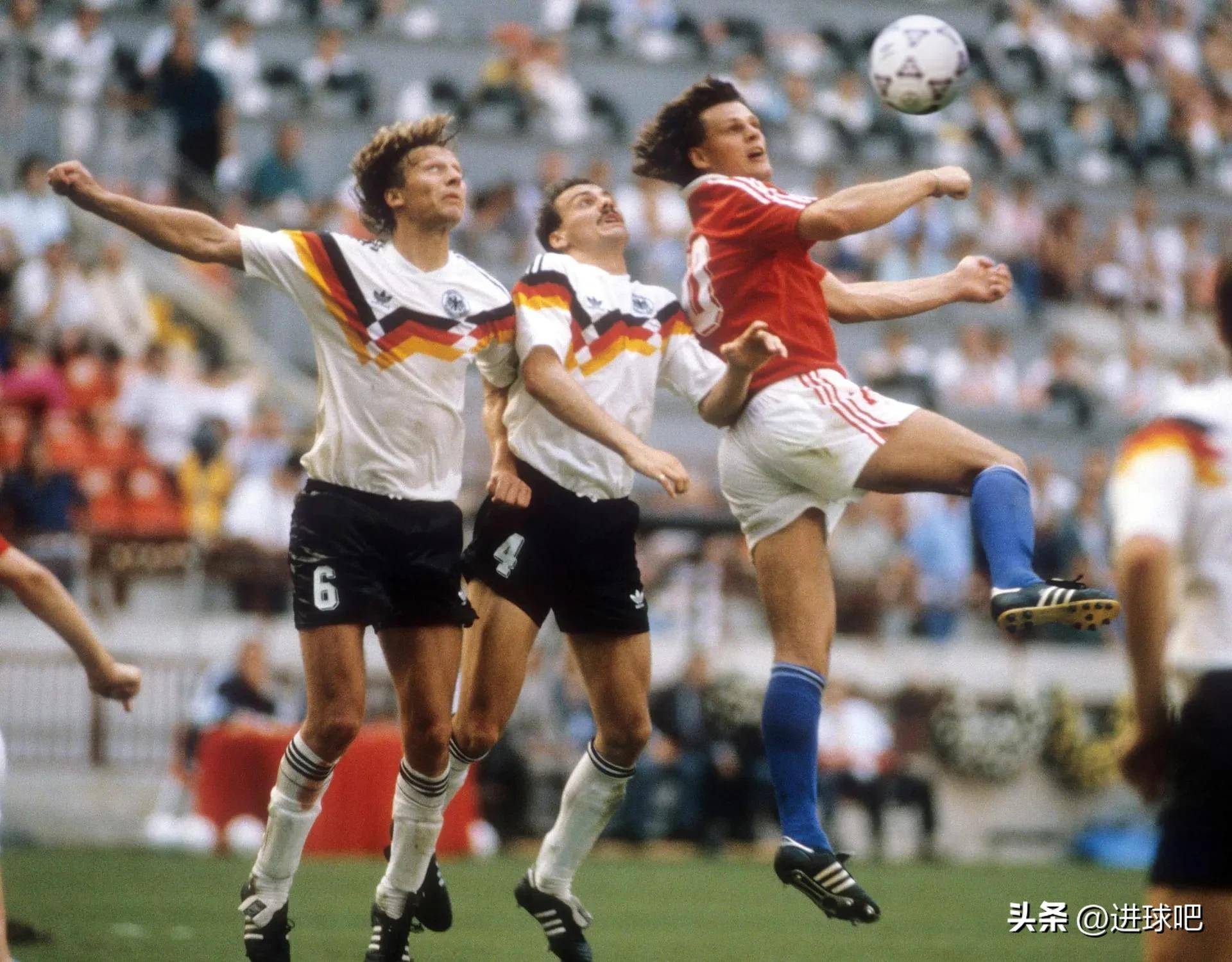 斯洛伐克队在比赛中遭遇不顺，需调整阵容