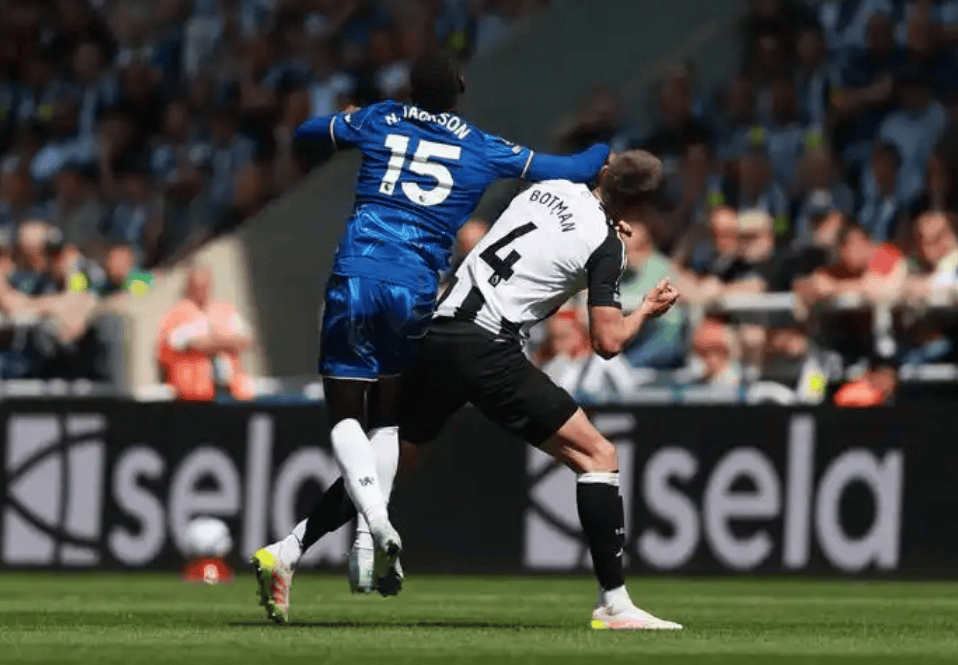 开云体育登录-切尔西战胜曼联，蓝军连胜！