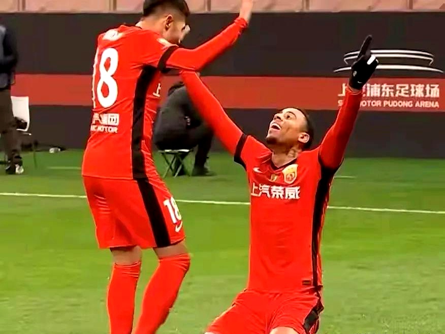 开云官网-曼联前锋状态回勇，帮助球队逆转比赛