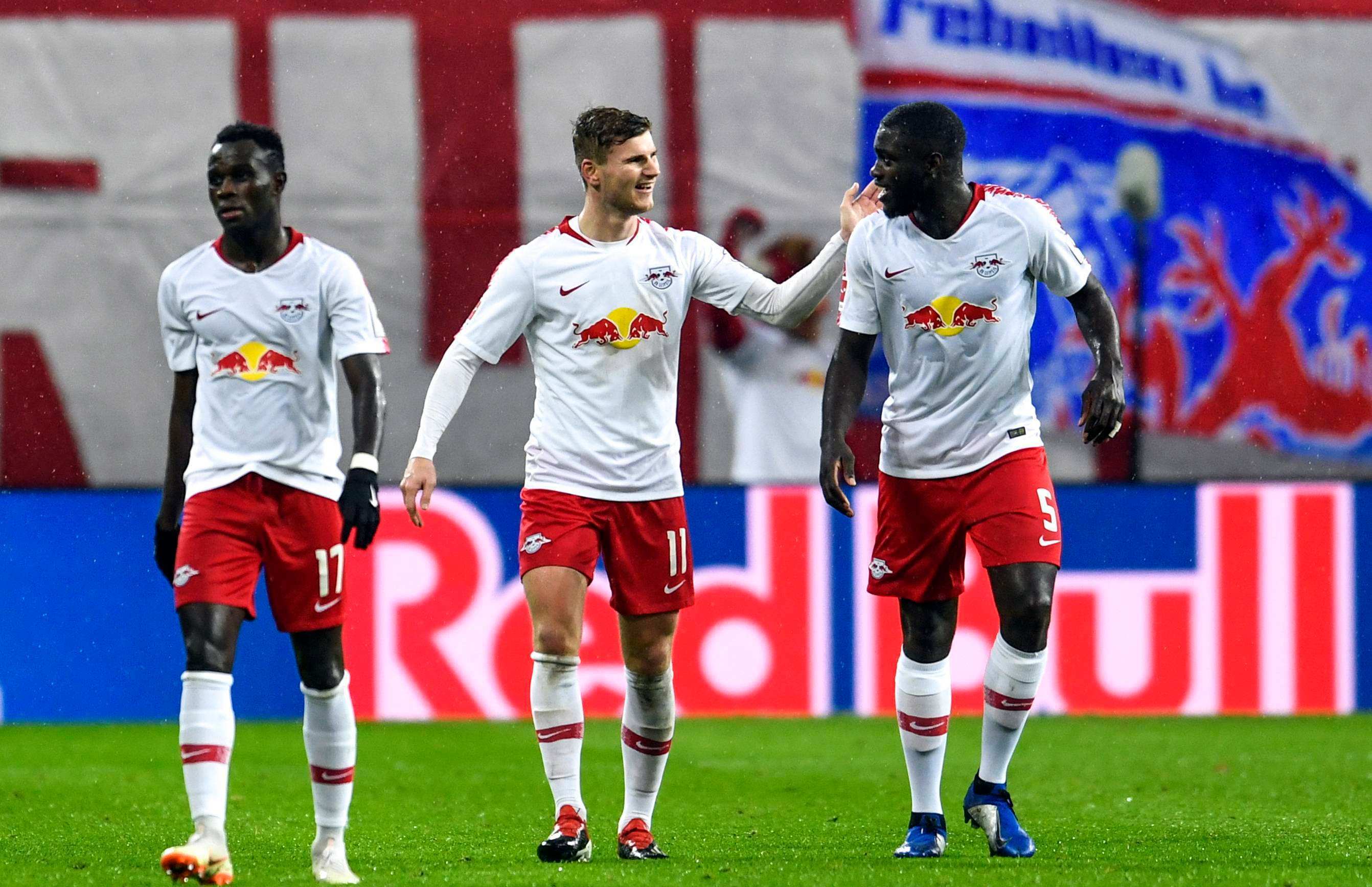 开云体育登录-凯泽斯劳滕主场取胜，为保级保驾护航