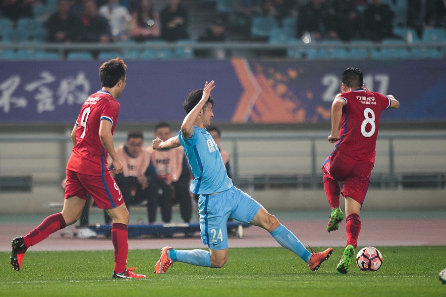 关于江苏苏宁客场不敌山东鲁能,遭遇两连败的信息 关于江苏苏宁客场不敌山东鲁能,遭遇两连败的信息