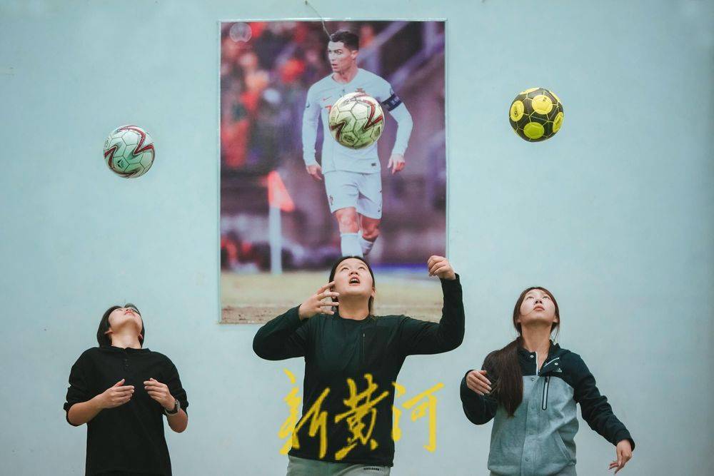 中国女足球队取得佳绩,得到表扬 中国女足球队取得佳绩,得到表扬