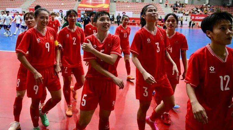 亚洲顶级球队球员集体亮相国际赛事