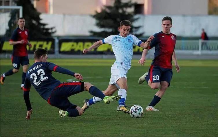 球迷们热切期待下一场精彩比赛的到来 球迷们热切期待下一场精彩比赛的到来