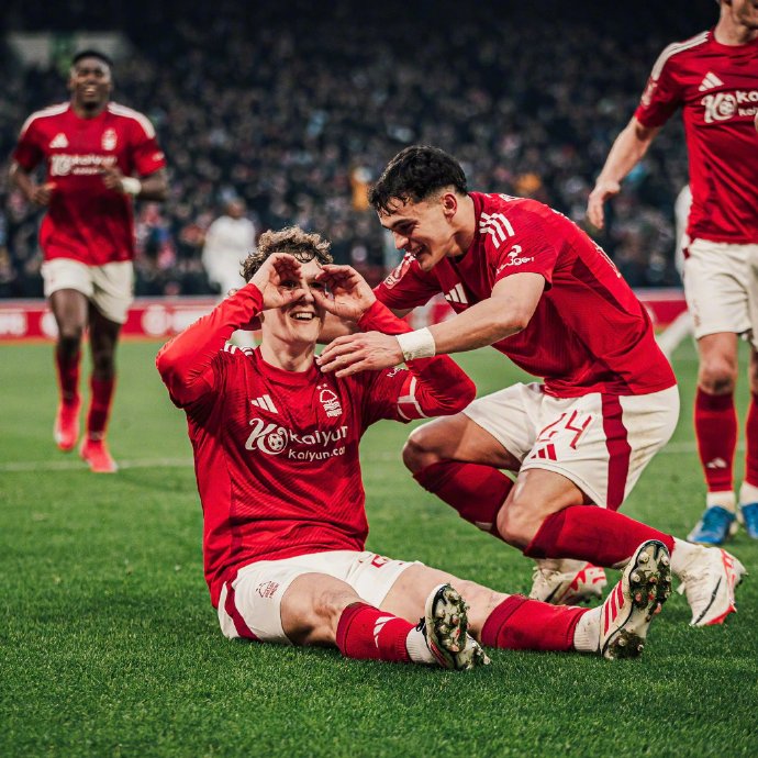 开云体育下载-足球之巅的强队交手将擦出火花