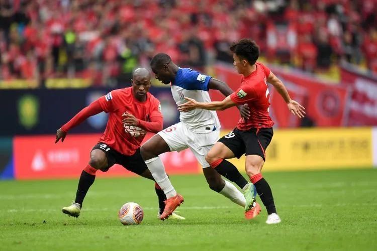 足球之巅的强队交手将擦出火花