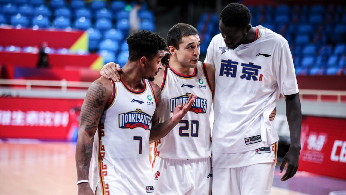 开云体育APP下载-包含南京同曦队险胜广州队，取得联赛双杀的词条