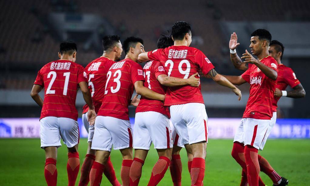 开云体育入口-上港即将在关键战役中对决恒大，壮丽一战不容错过