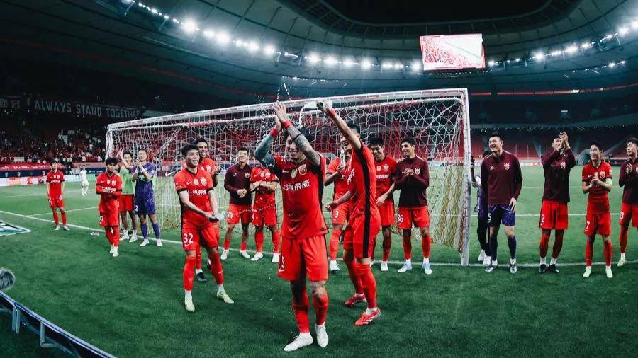 上港即将在关键战役中对决恒大,壮丽一战不容错过 上港即将在关键战役中对决恒大,壮丽一战不容错过