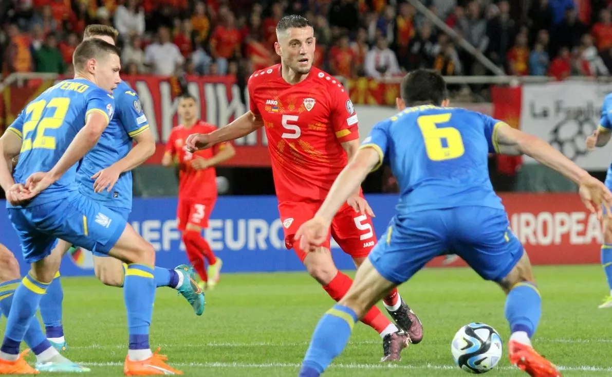 斯洛伐克苦战北马其顿,小组赛竞争激烈 斯洛伐克苦战北马其顿,小组赛竞争激烈