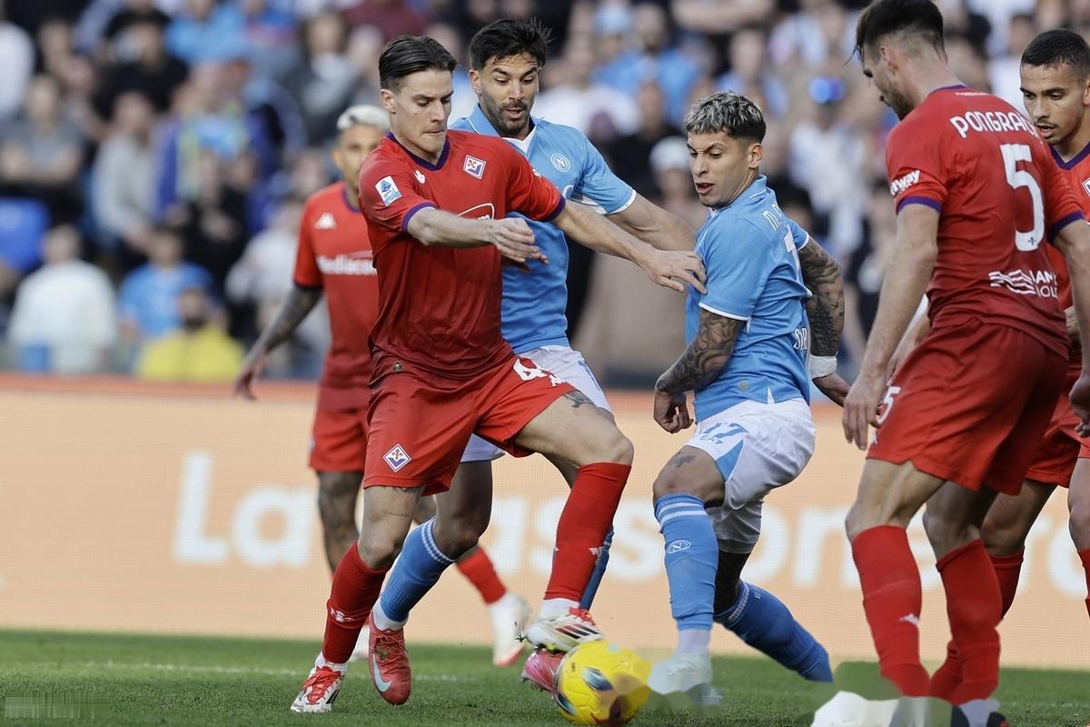 那不勒斯球队团结一心,取得宝贵胜利 那不勒斯球队团结一心,取得宝贵胜利