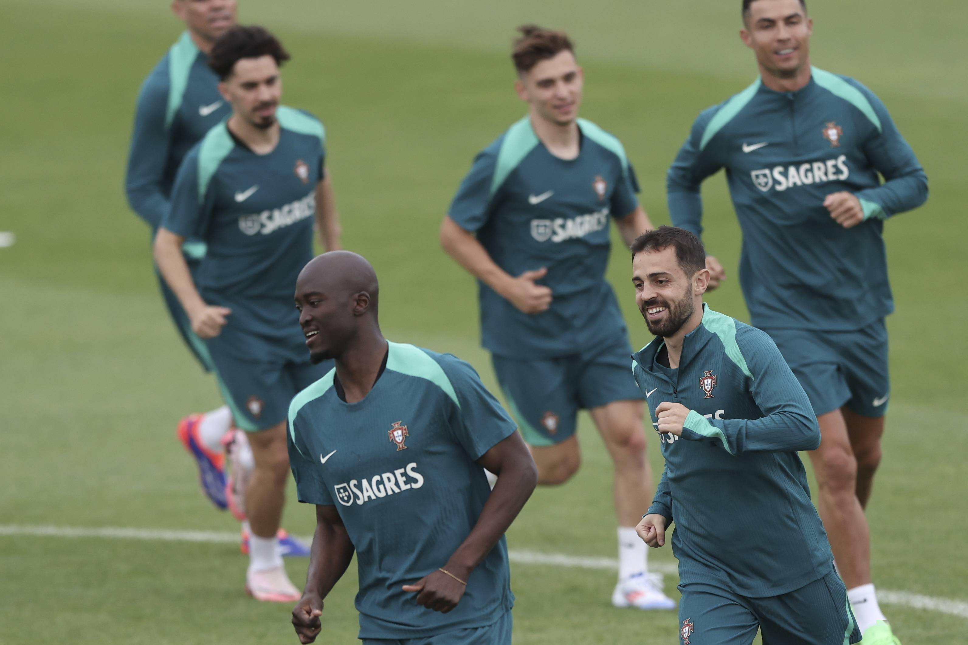 欧洲杯资格赛备战正酣,各队备战气氛浓烈 欧洲杯资格赛备战正酣,各队备战气氛浓烈