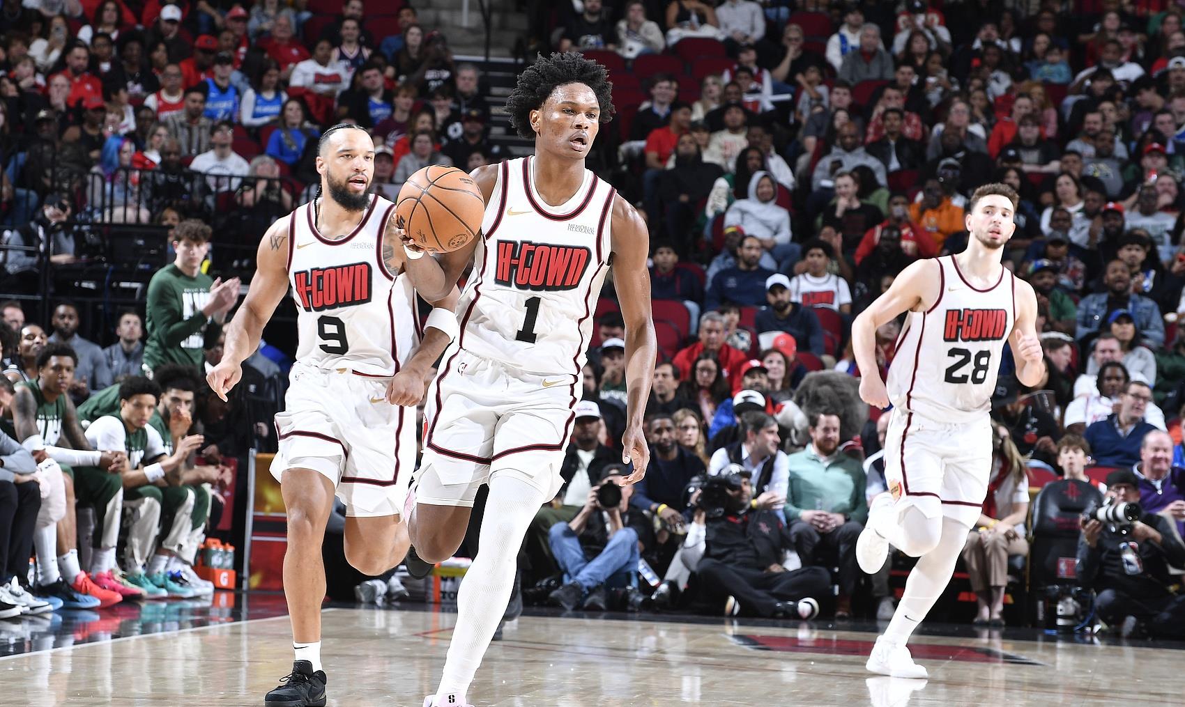 开云体育下载-公牛大胜灰熊，继续保持热火表现