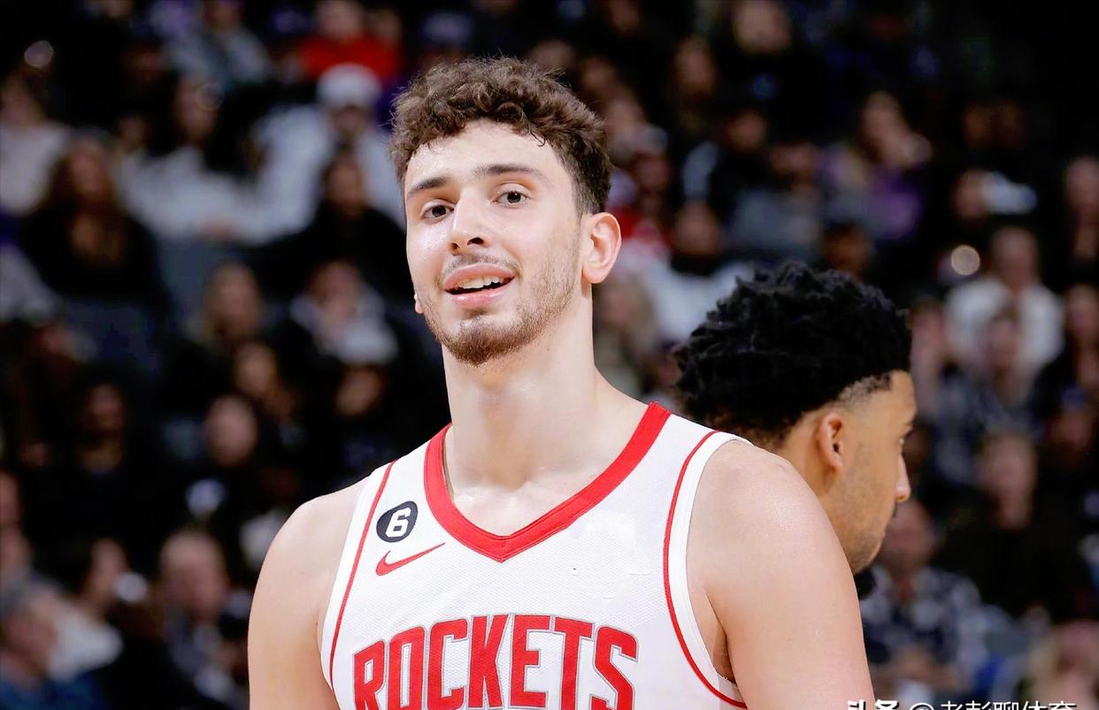 包含火箭外线火力爆发，主帅赞赏球队团结一心的词条