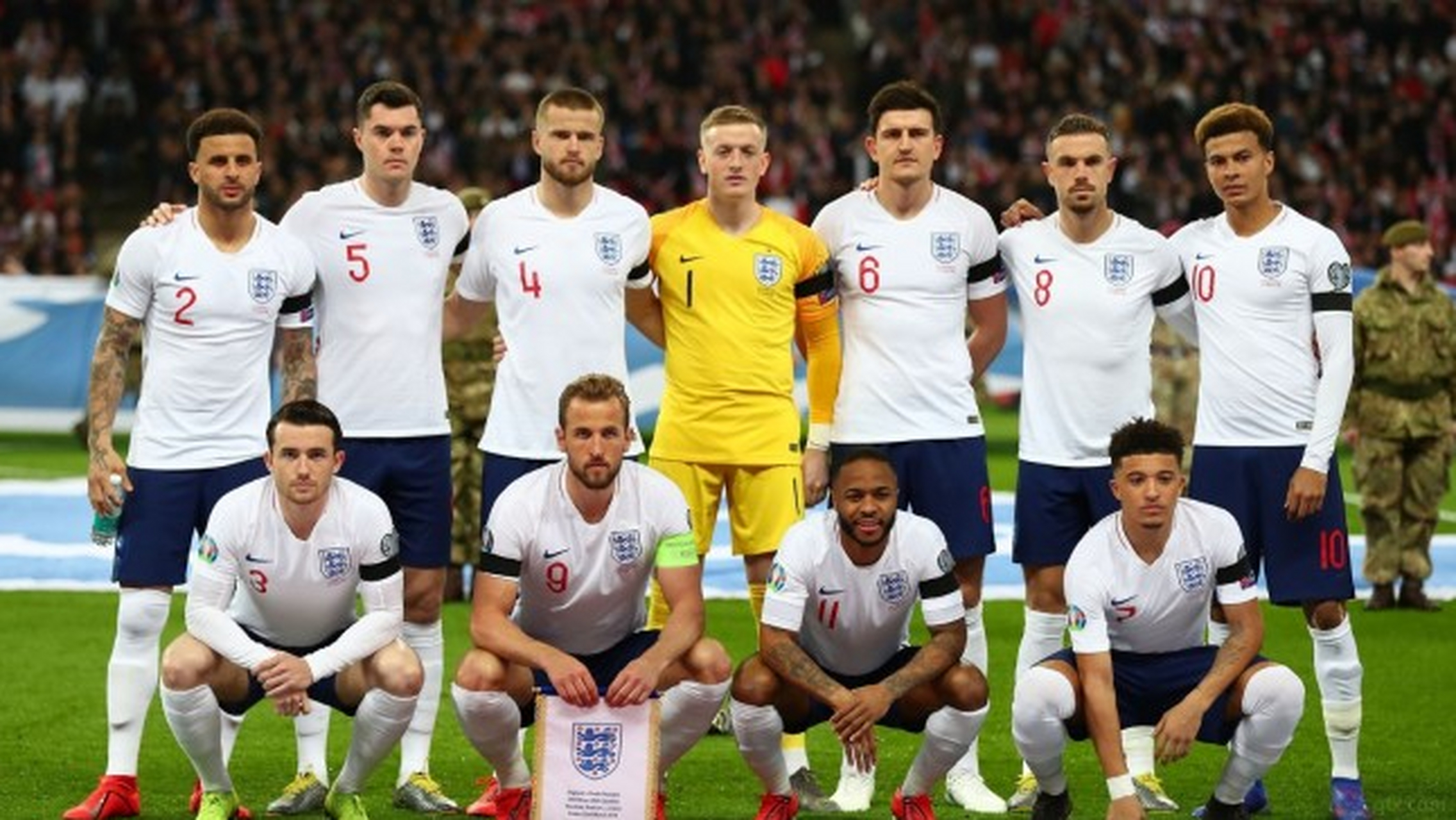 英格兰击败波兰，取得背靠胜利