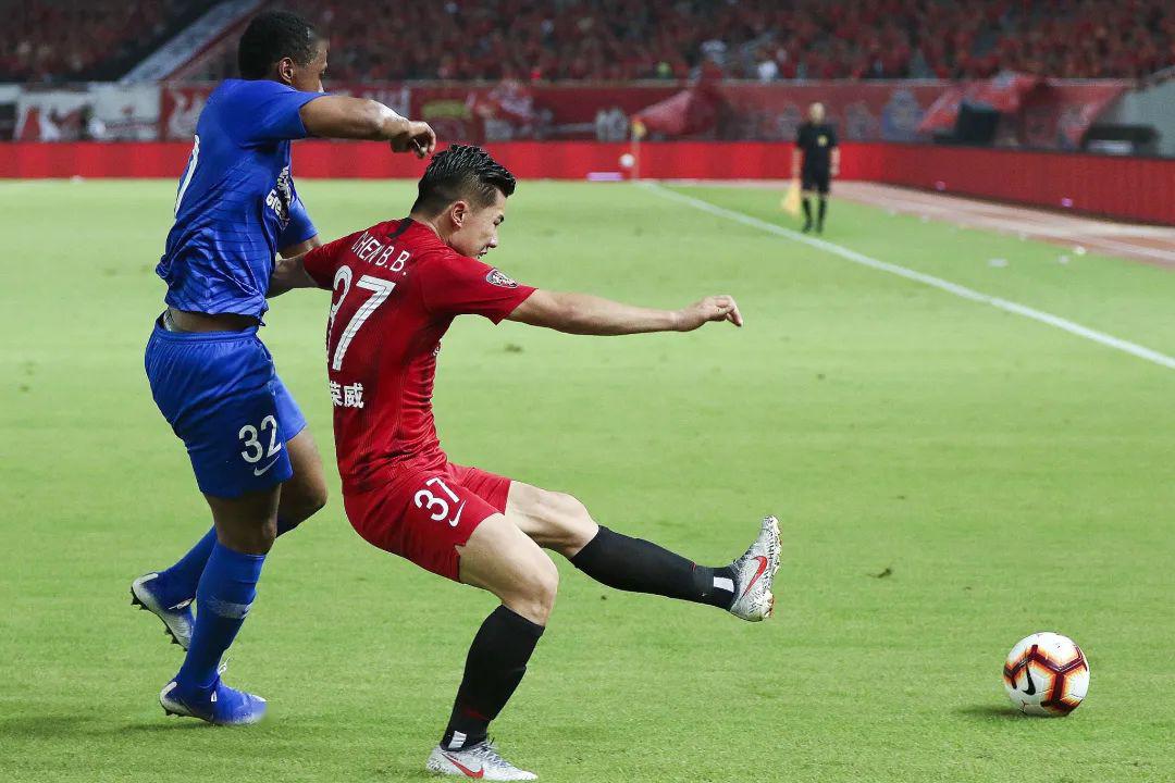 青岛黄海客场击败天津天海,豪取胜利 青岛黄海客场击败天津天海,豪取胜利