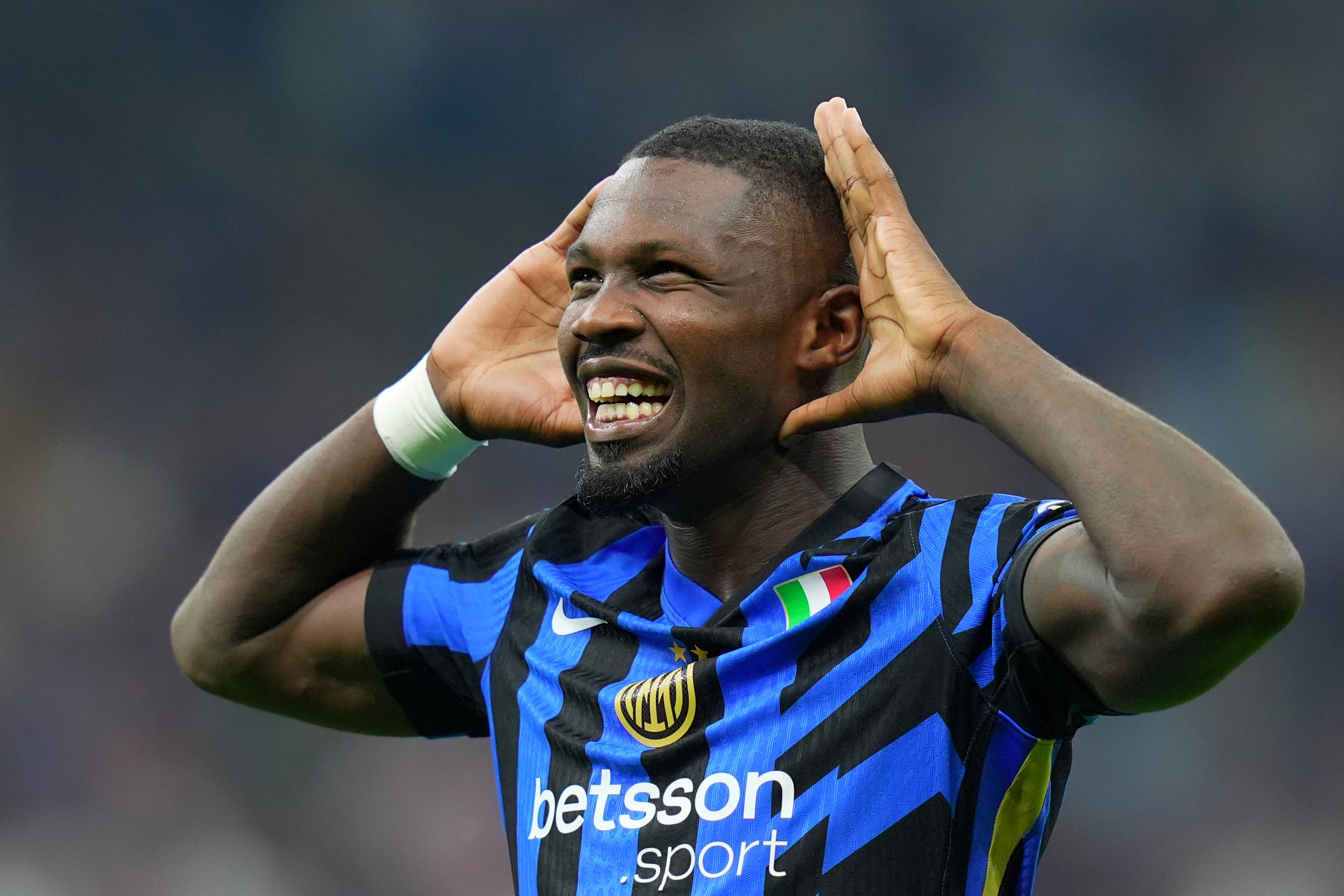 国米前锋梅开二度，助球队连胜收官