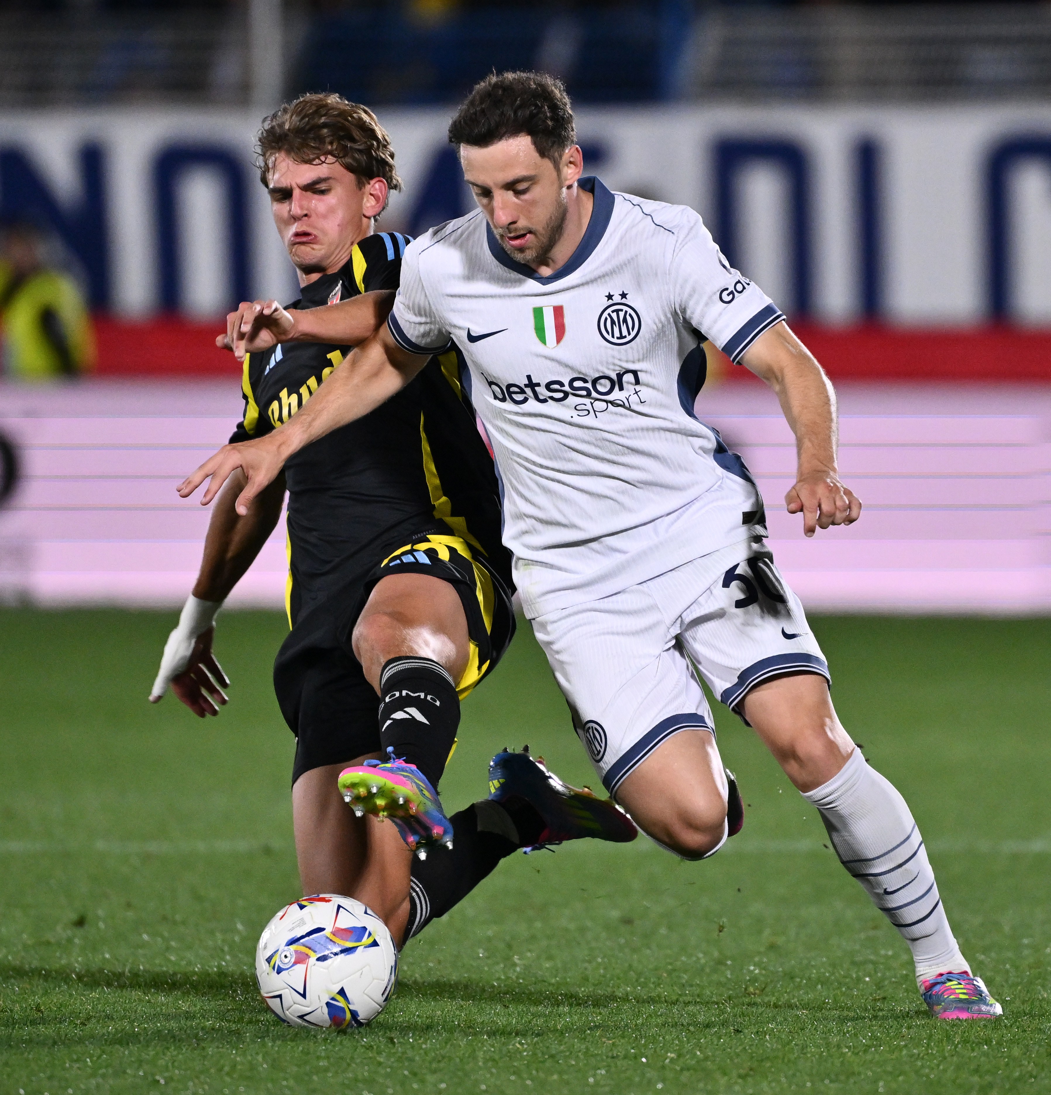 开云平台-关于意甲豪门大战：国际米兰取胜领先的信息