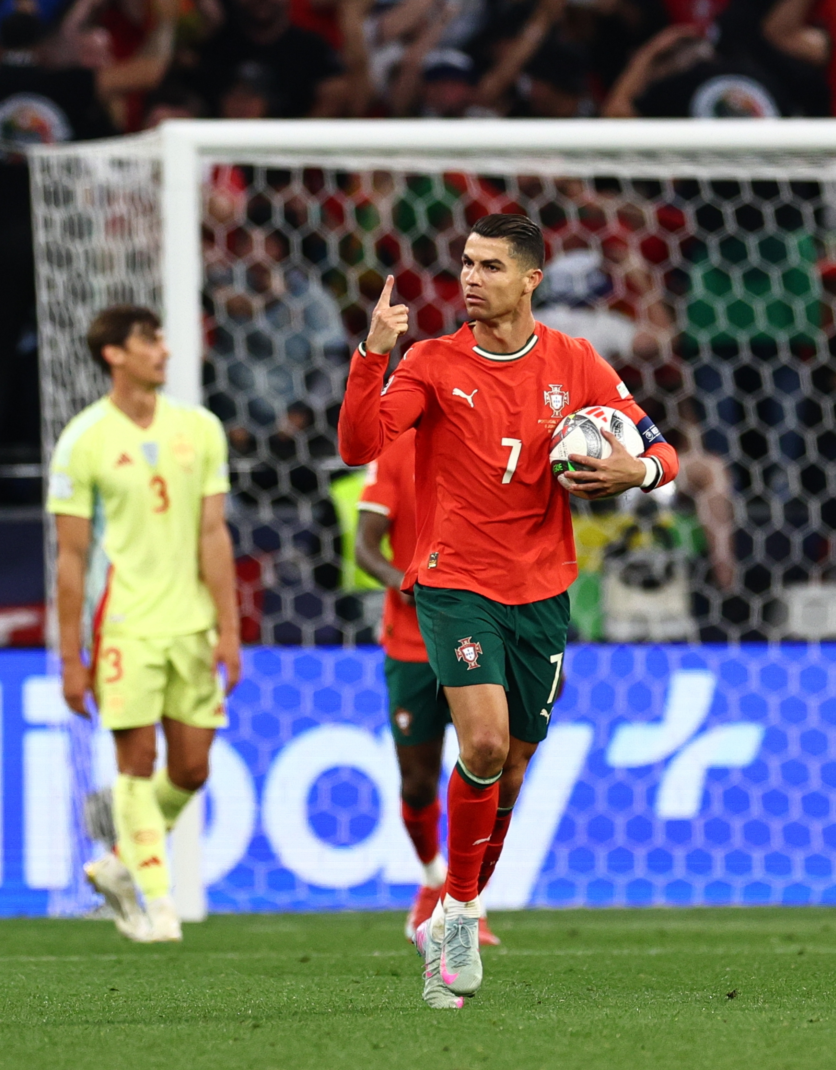 葡萄牙球员备战决赛,迎战对手 葡萄牙球员备战决赛,迎战对手