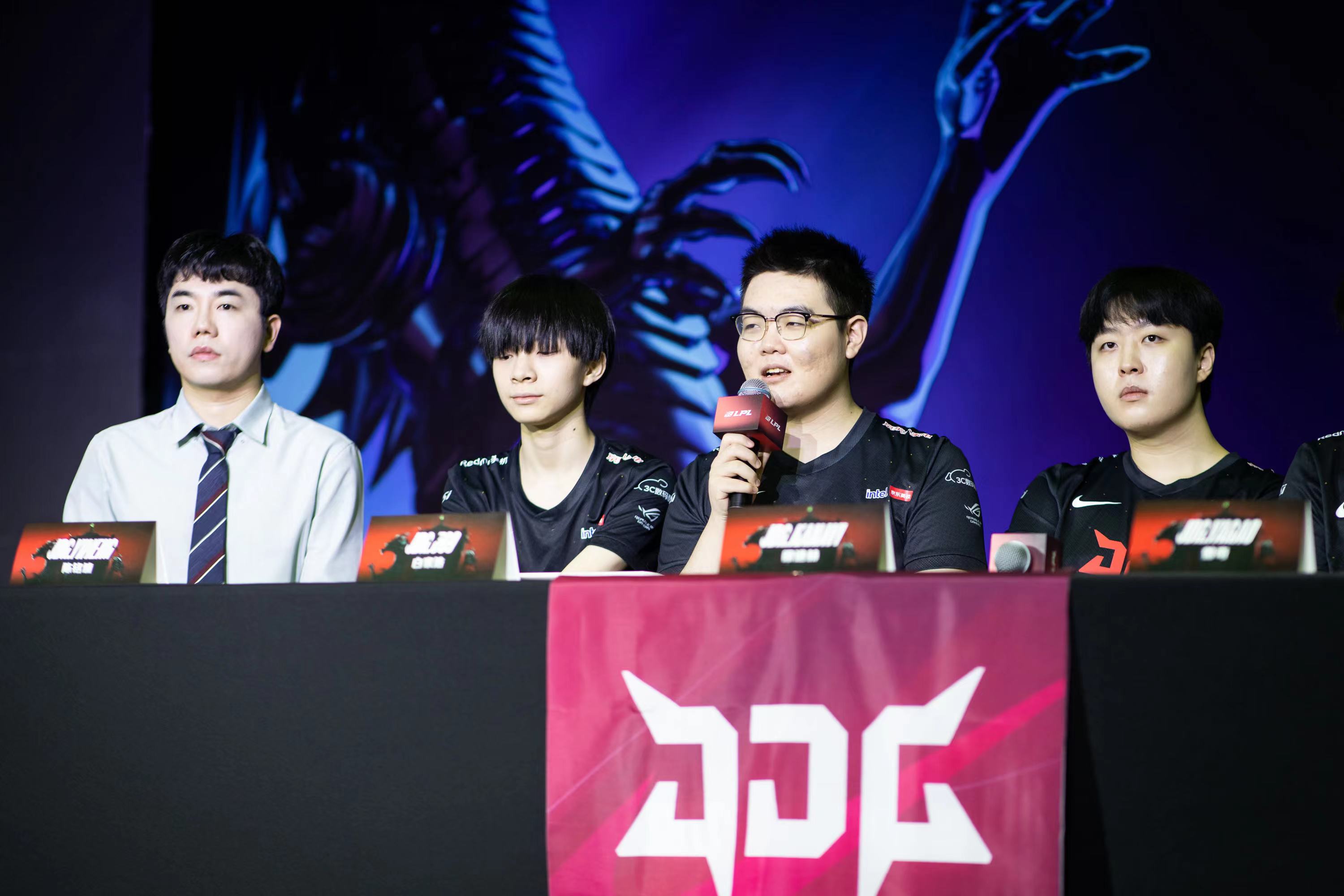 包含T1轻取C9,Kanavi打出惊人五杀宿敌对决淘汰赛,技惊四座的词条 包含T1轻取C9,Kanavi打出惊人五杀宿敌对决淘汰赛,技惊四座的词条