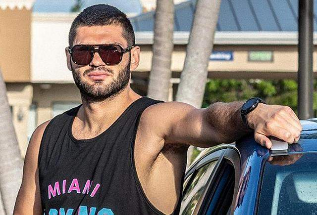 包含T1轻取C9,Kanavi打出惊人五杀宿敌对决淘汰赛,技惊四座的词条 包含T1轻取C9,Kanavi打出惊人五杀宿敌对决淘汰赛,技惊四座的词条