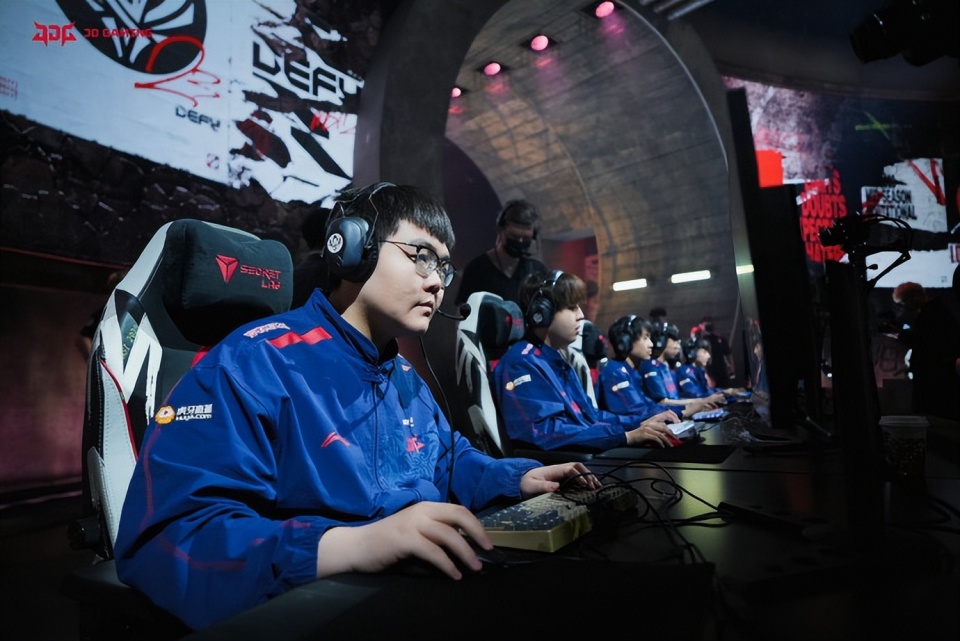 PSG翻盘C9，Elk线上压制力十足鏖战多局淘汰赛，点燃全场激情