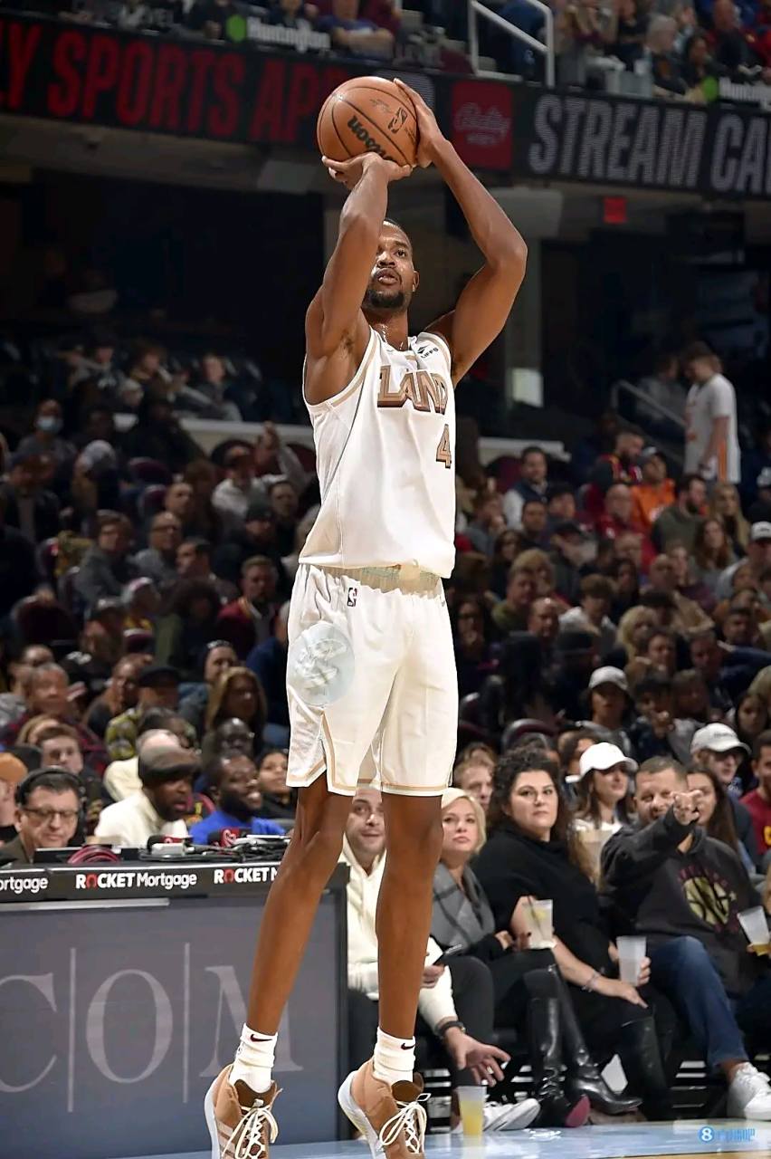 包含南特防守致命失误，错失关键分的词条