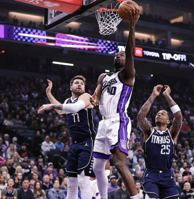 开云官网-鹈鹕遭独行侠逆转，卢卡斯第迪吉发威