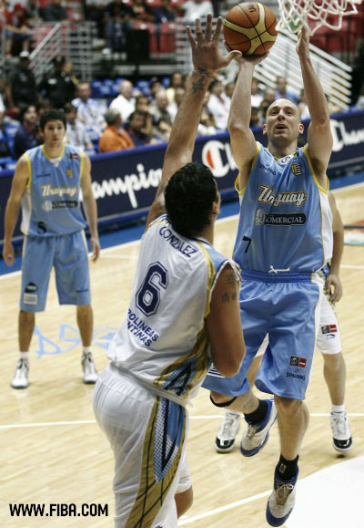 乌拉圭篮球联赛球员独砍高分,挑战无人能挡 乌拉圭篮球联赛球员独砍高分,挑战无人能挡