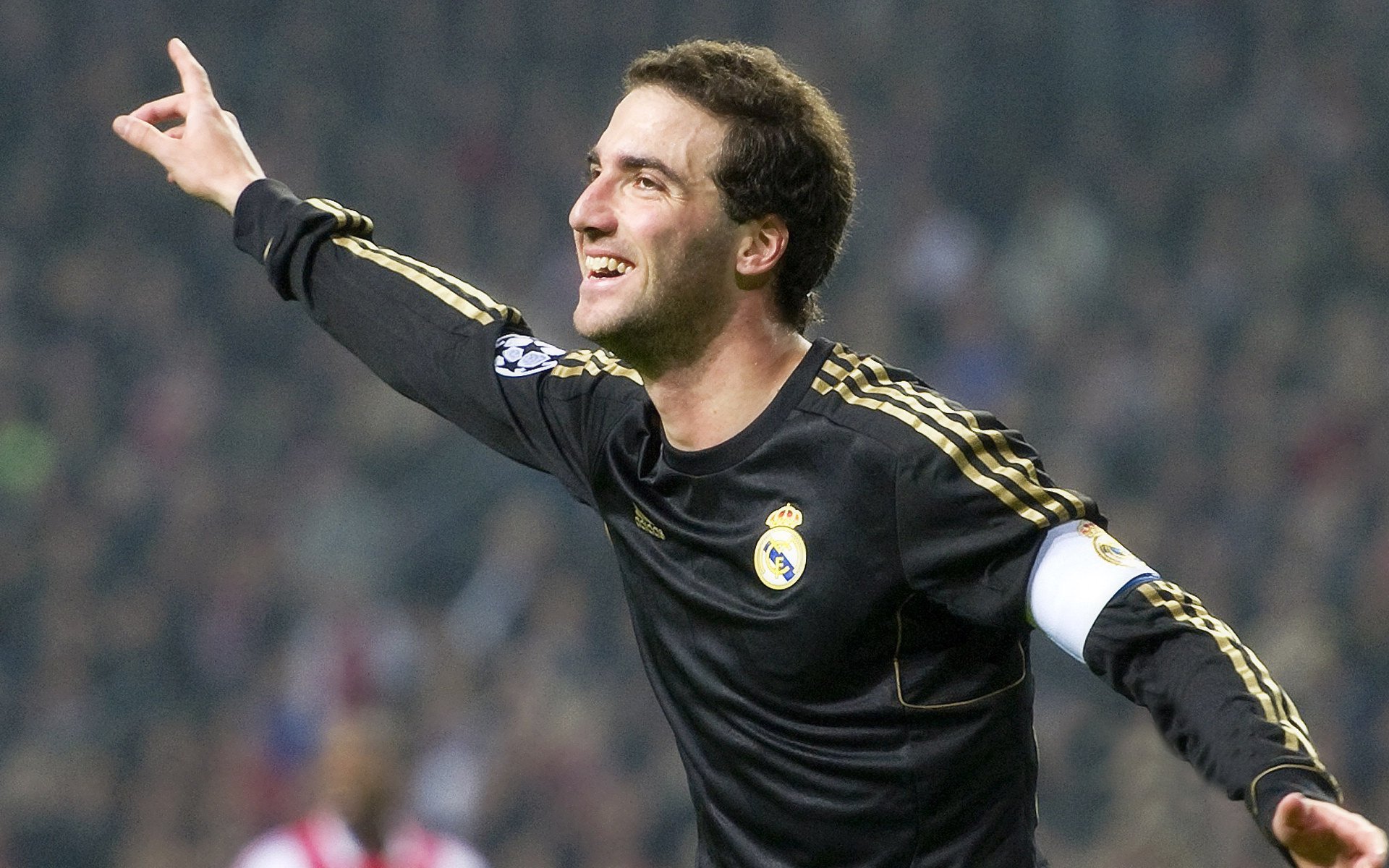 双星闪耀夜，太阳湖人鏖战NBA，马克西欧冠半决赛接管绿茵