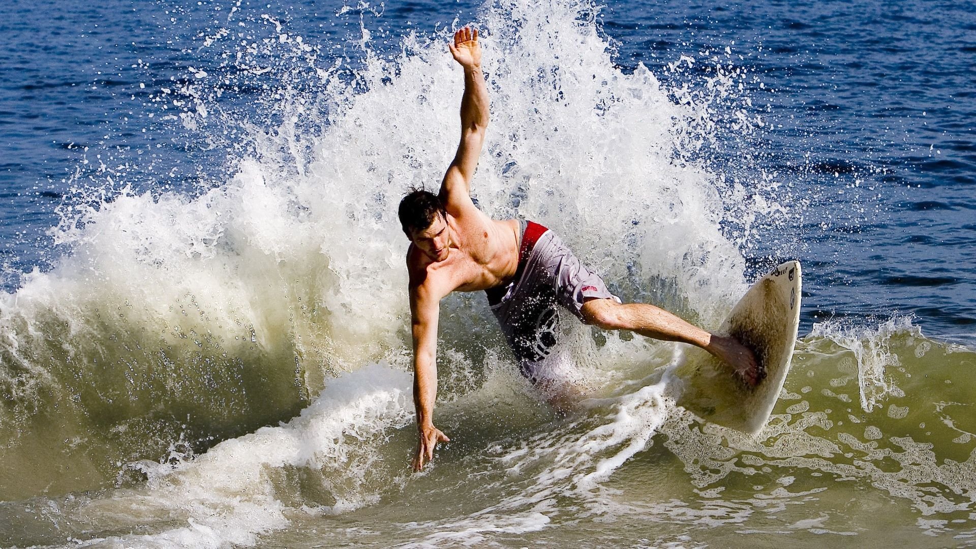 开云体育官网-龙腾老特拉福德，一场2-1的跨国对话与苏亚雷斯的封喉时刻